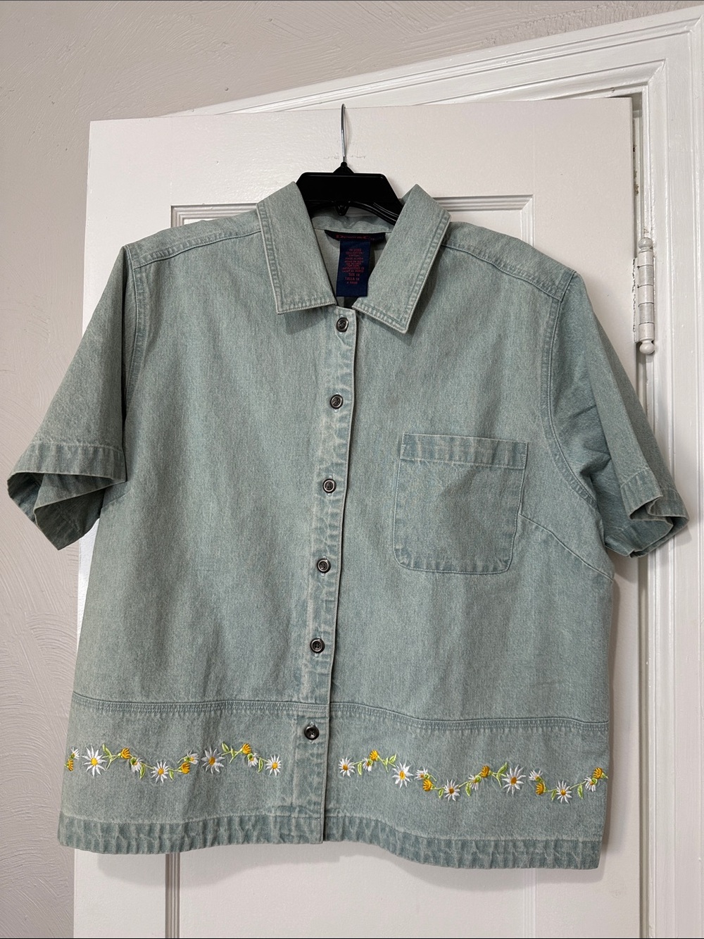 Women’s Y2K  Short-Sleeve Washed Denim Shirt with Embroidered Hem